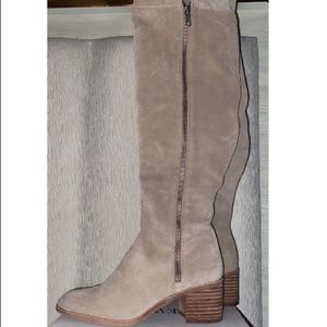 Gianni Bini size 6, thigh high boots.